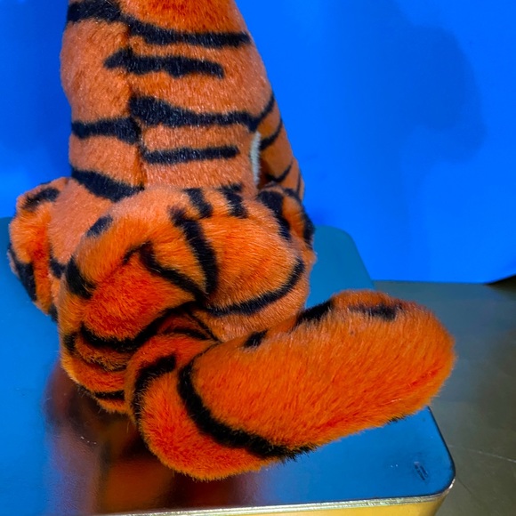 WALT DISNEY VTG WINNIE THE POOH COLLECTIBLE TIGGER WITH EXTRA LONG CURLY TAIL - Picture 8 of 11